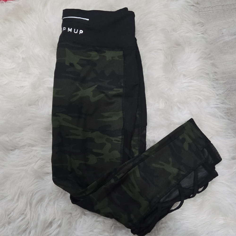 Jessica Simpson Camouflage Leggings in Black and Green